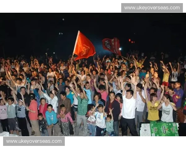 激情燃烧的夏日夜晚，和朋友一起畅享世界杯精彩瞬间